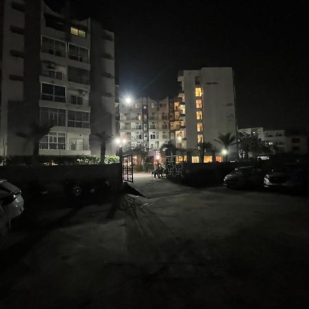 Hotel Shri Radha Nikunj - Opposite Prem Mandir Вриндавана Экстерьер фото
