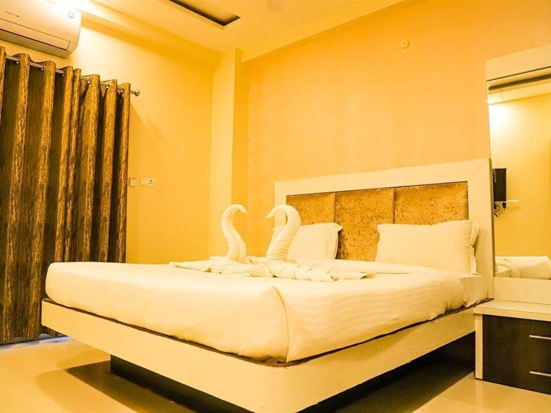 Hotel Shri Radha Nikunj - Opposite Prem Mandir Вриндавана Экстерьер фото