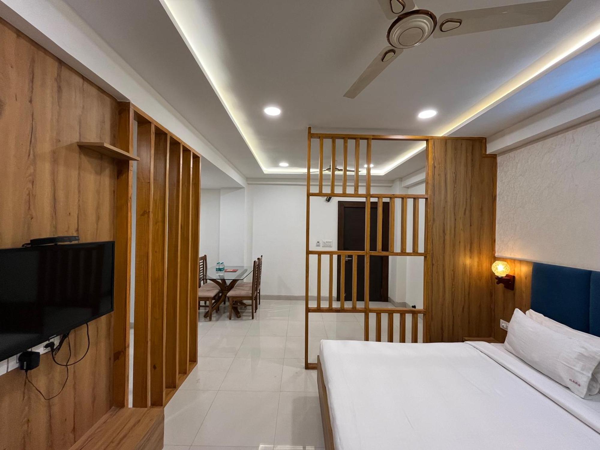 Hotel Shri Radha Nikunj - Opposite Prem Mandir Вриндавана Экстерьер фото