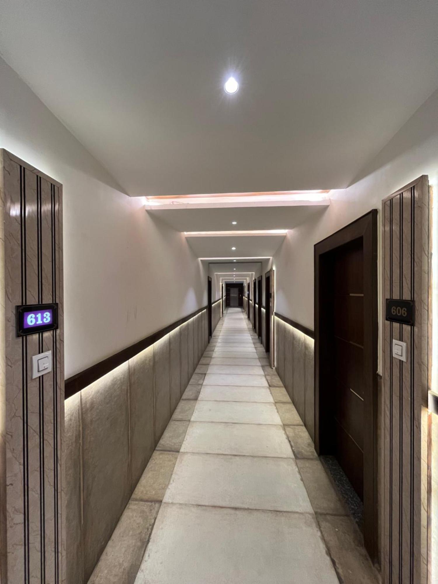 Hotel Shri Radha Nikunj - Opposite Prem Mandir Вриндавана Экстерьер фото