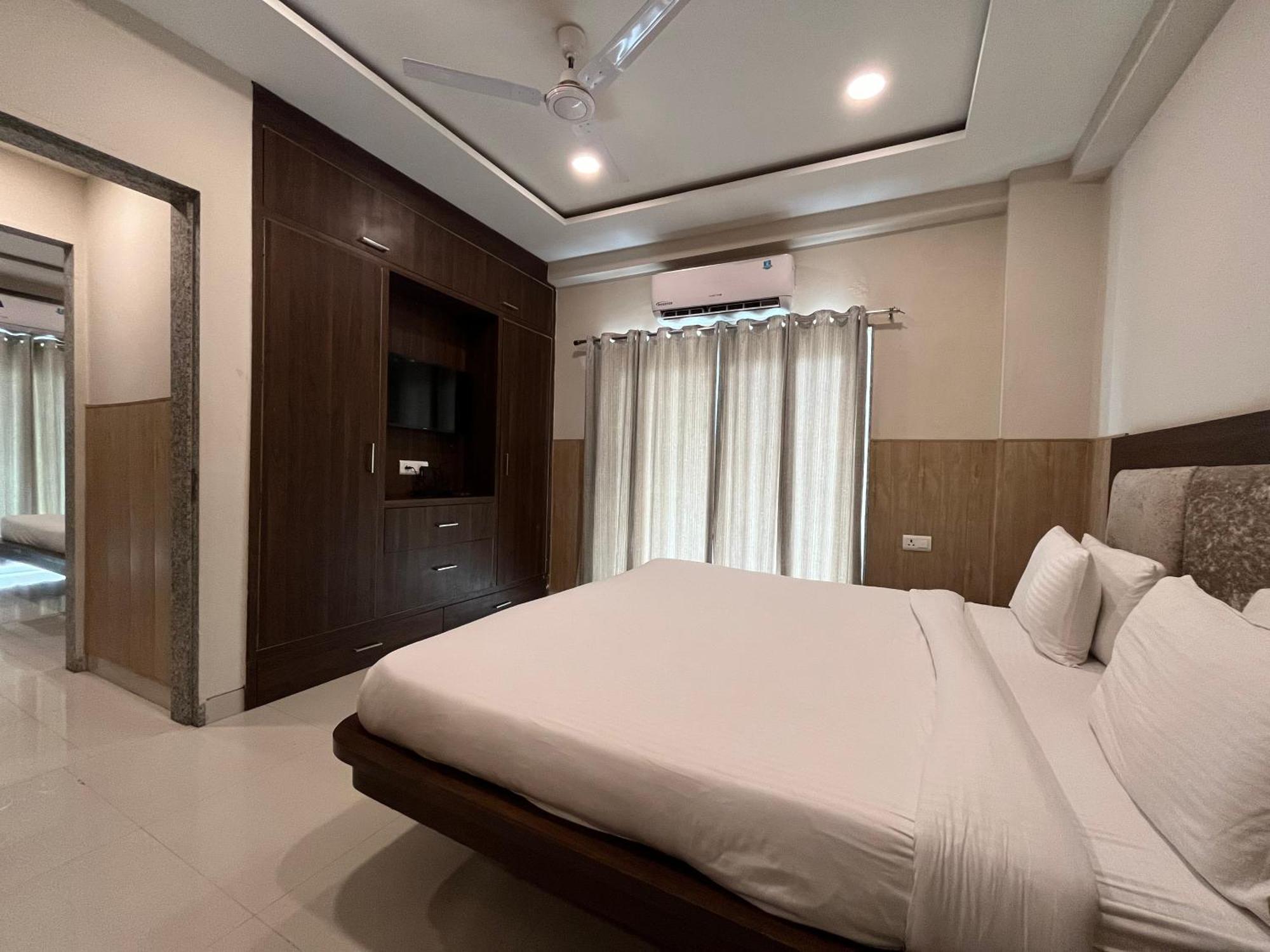 Hotel Shri Radha Nikunj - Opposite Prem Mandir Вриндавана Экстерьер фото