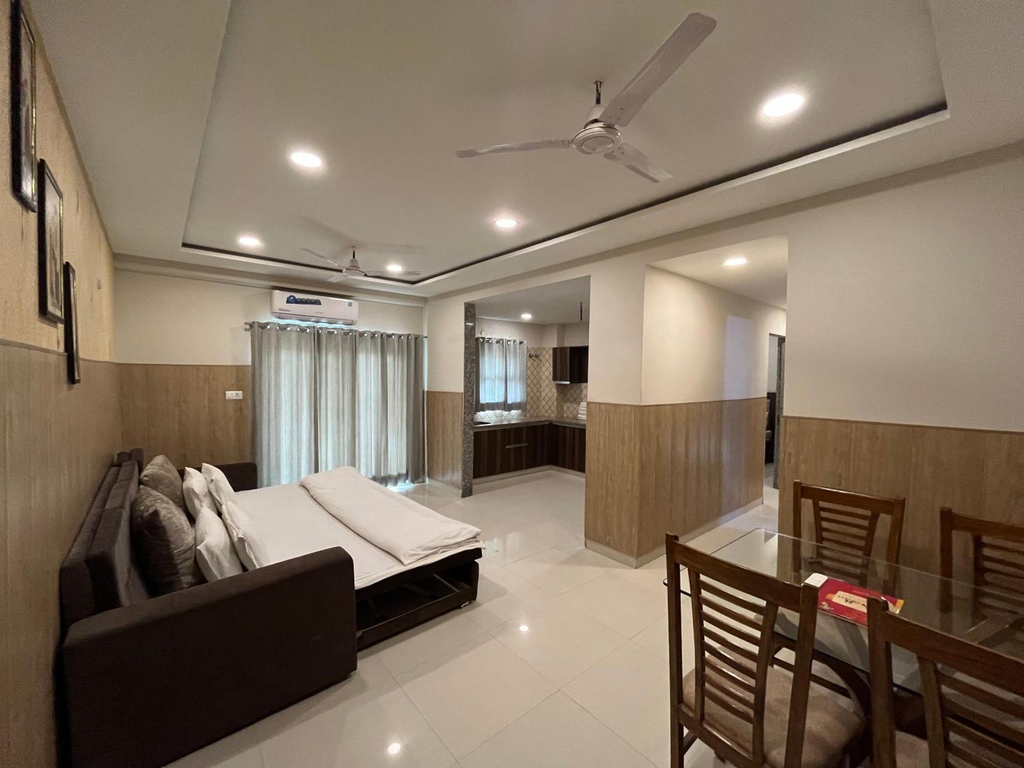 Hotel Shri Radha Nikunj - Opposite Prem Mandir Вриндавана Экстерьер фото