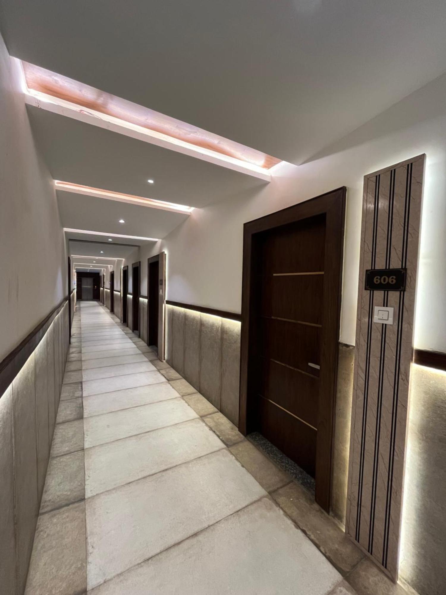 Hotel Shri Radha Nikunj - Opposite Prem Mandir Вриндавана Экстерьер фото